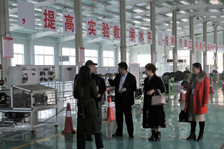 安丘博陽機(jī)械與齊魯理工學(xué)院舉行產(chǎn)學(xué)研合作洽談會(huì)