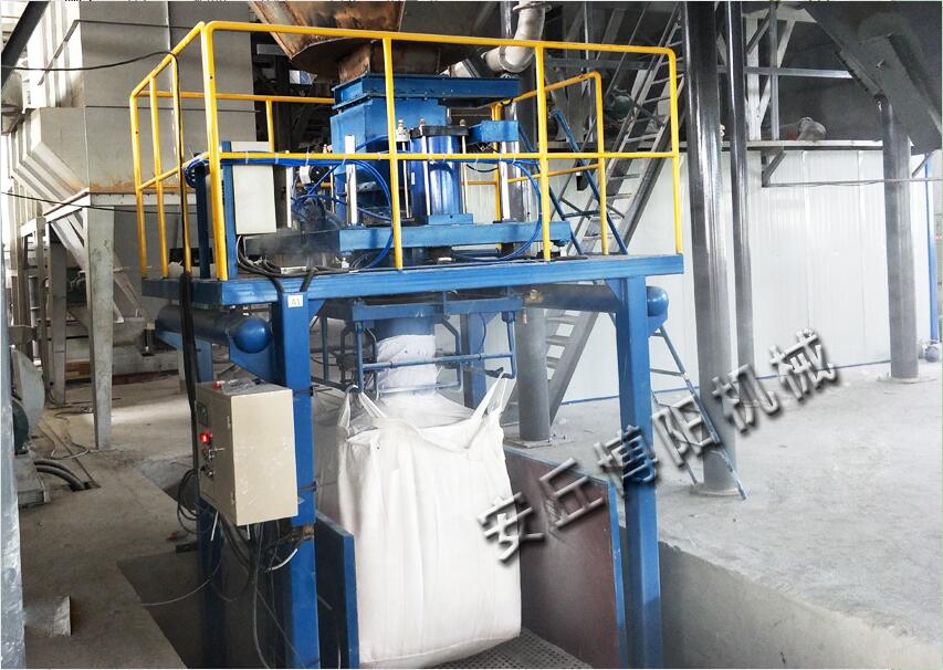化肥為什么推薦用噸袋包裝機(jī)包裝？