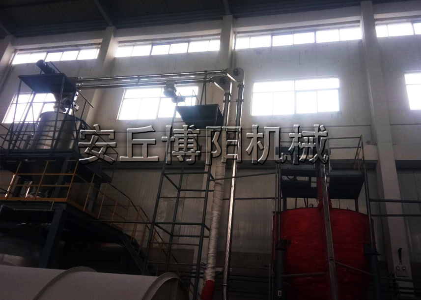 萘粉管鏈?zhǔn)教嵘龣C(jī)在使用時(shí)有哪些注意事項(xiàng)呢？