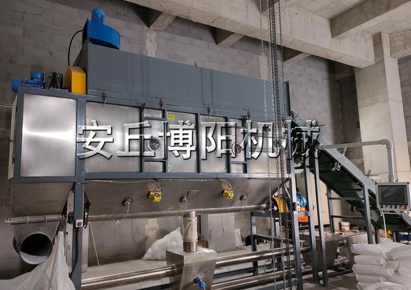 尿素顆粒自動(dòng)拆包機(jī)的特點(diǎn)是什么？