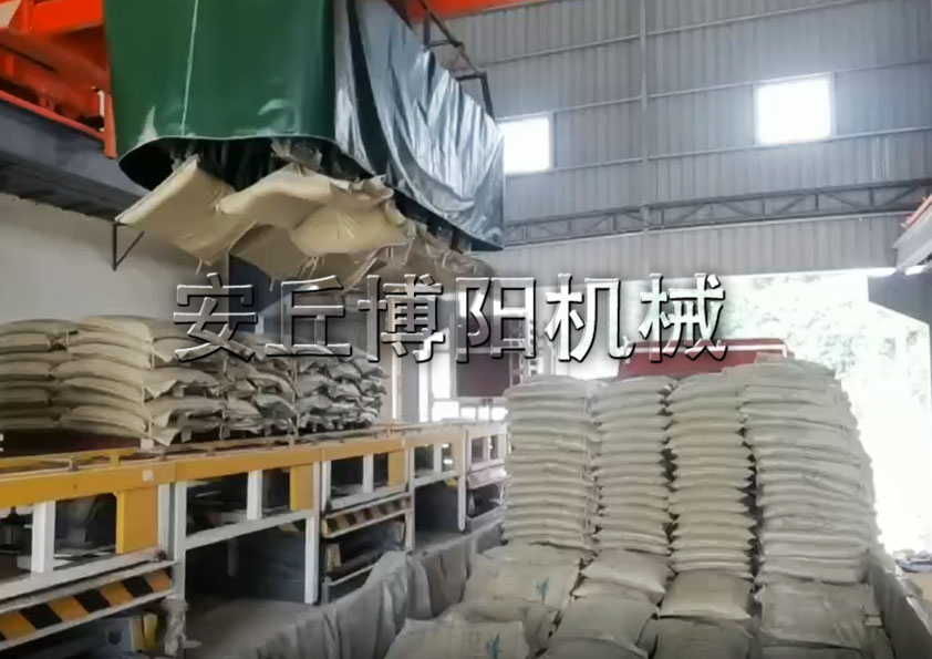 50kg編織袋桁架式自動(dòng)裝車(chē)機(jī)的特點(diǎn)是什么？