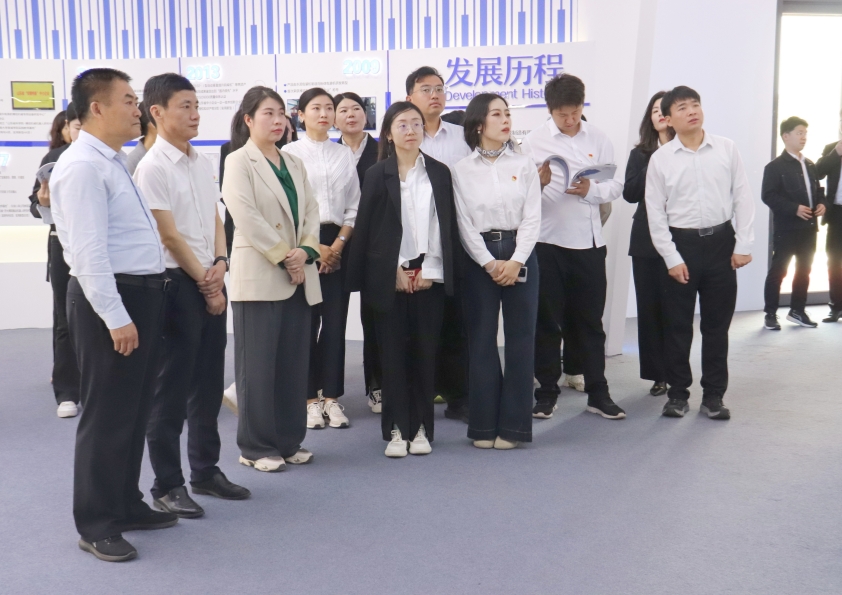 嘉祥縣第十四期青年干部培訓(xùn)班一行到博陽機械參觀交流